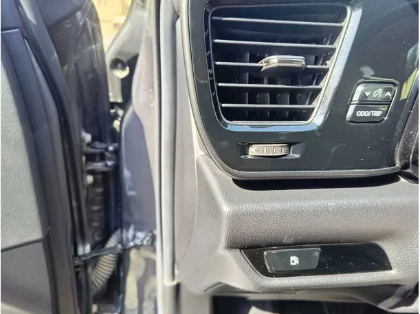Car image 36