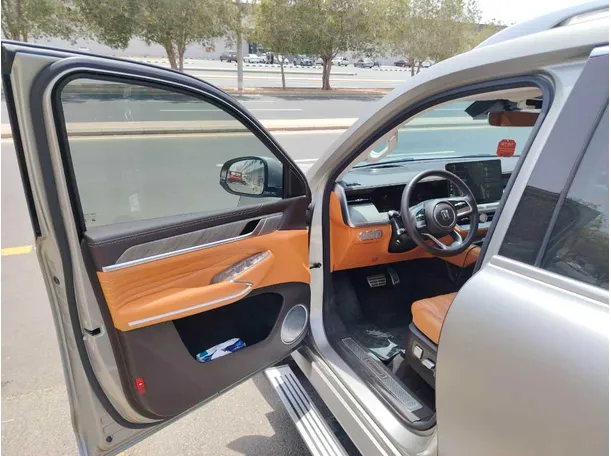 Car image 11