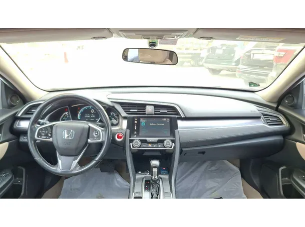 Car image 17