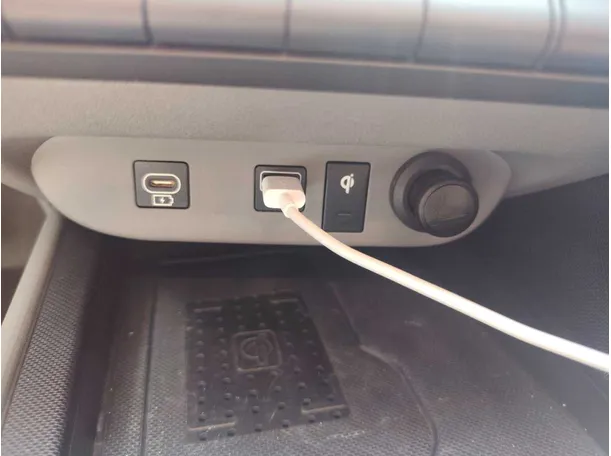 Car image 29