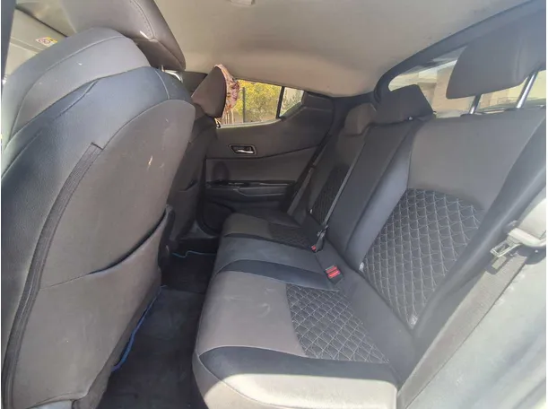Car image 13