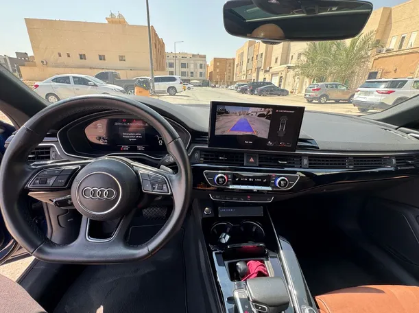 Car image 14