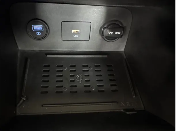 Car image 19