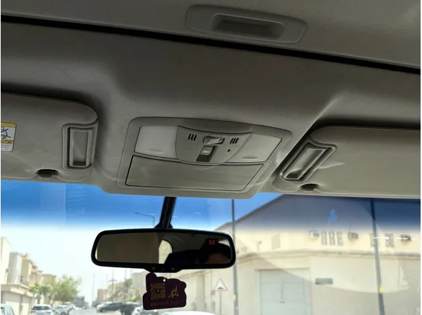Car image 28