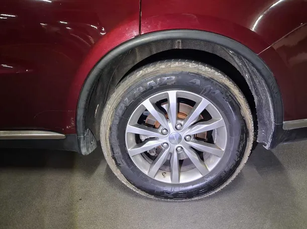 Car image 9