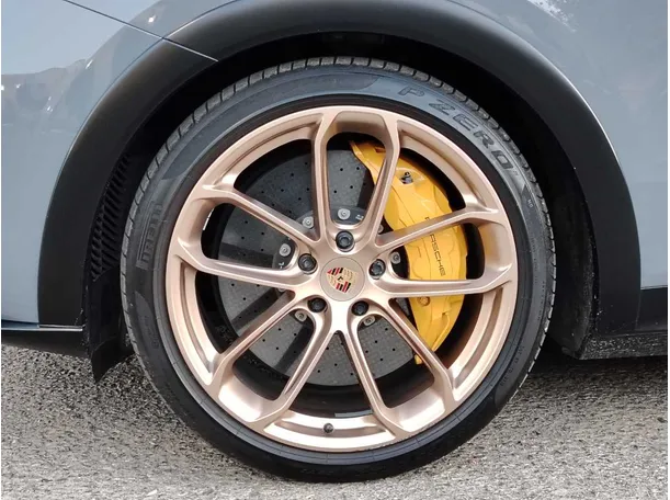 Car image 10