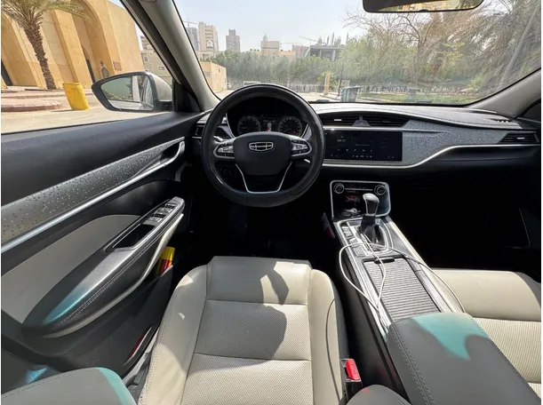 Car image 17