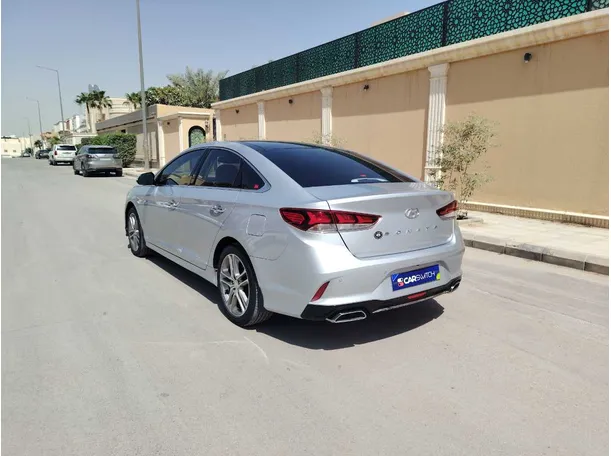 Car image 7