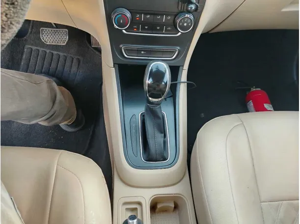 Car image 26