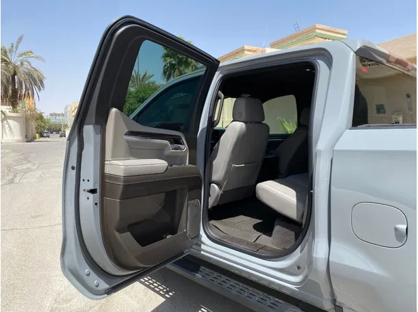 Car image 10