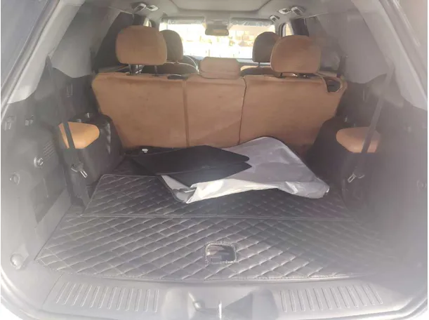 Car image 25