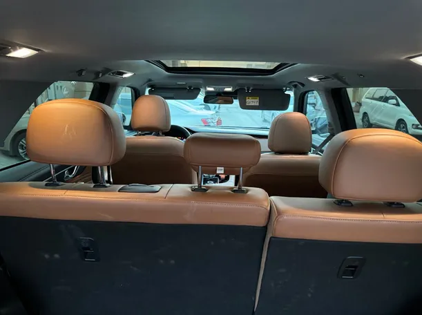 Car image 23
