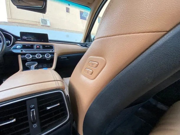 Car image 27