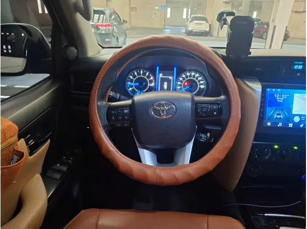 Car image 13
