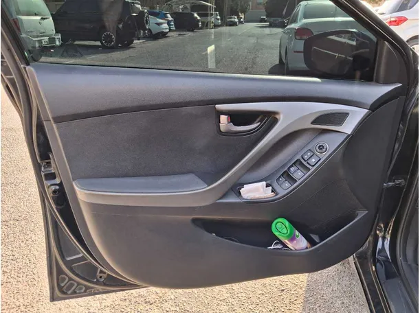 Car image 10