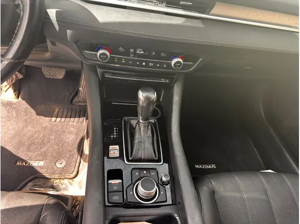 Car image 18