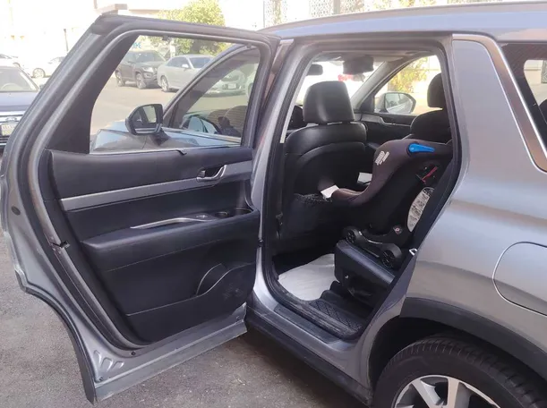 Car image 13