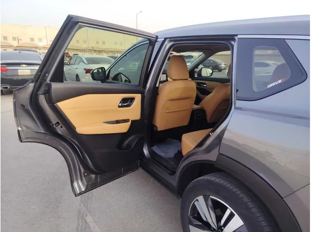 Car image 24