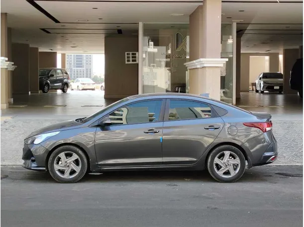 Car image 8
