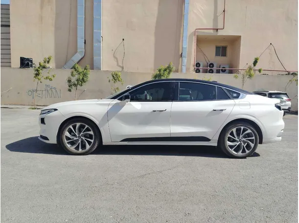 Car image 8