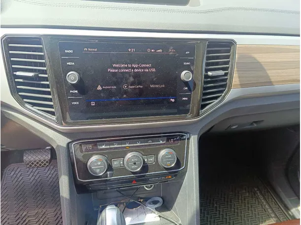 Car image 24