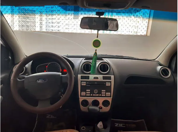 Car image 15