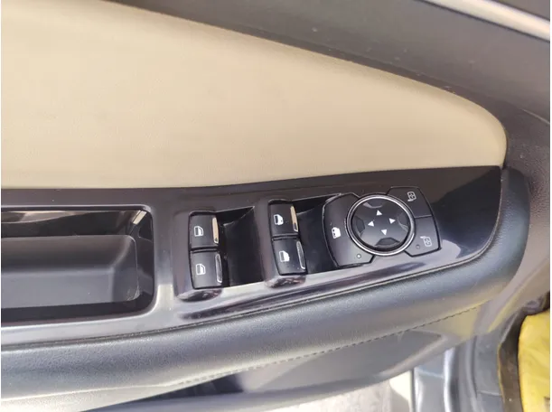 Car image 28