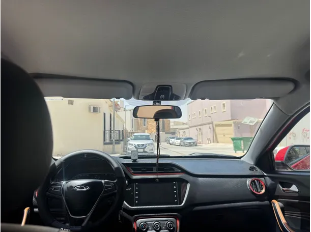 Car image 14
