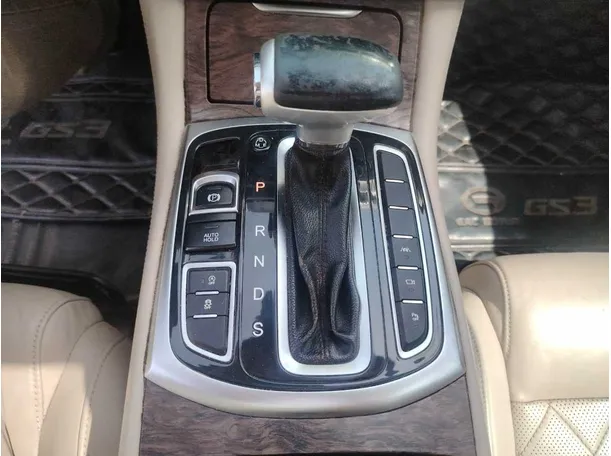 Car image 26