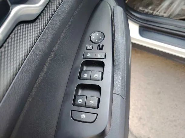 Car image 36