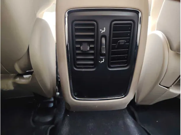 Car image 27