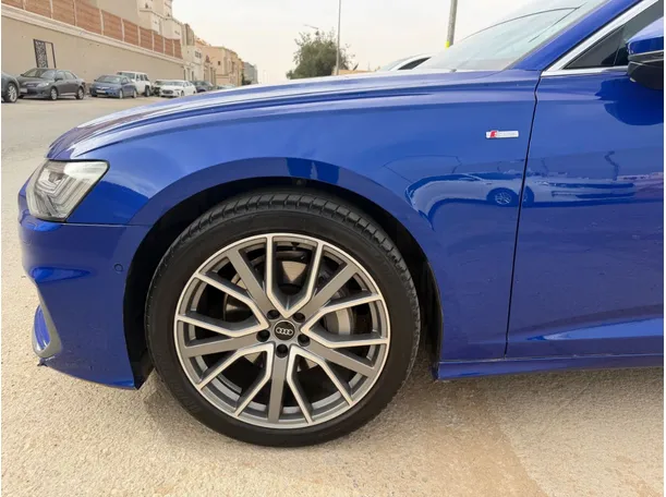 Car image 9