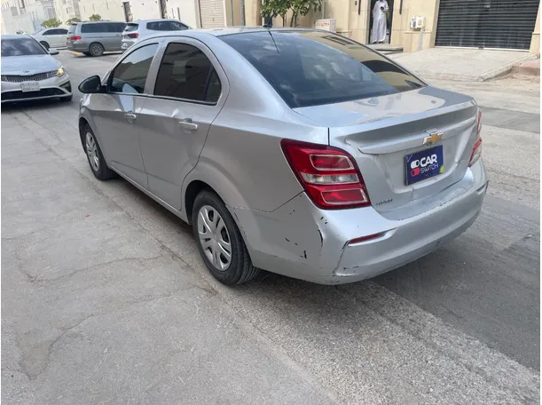 Car image 7