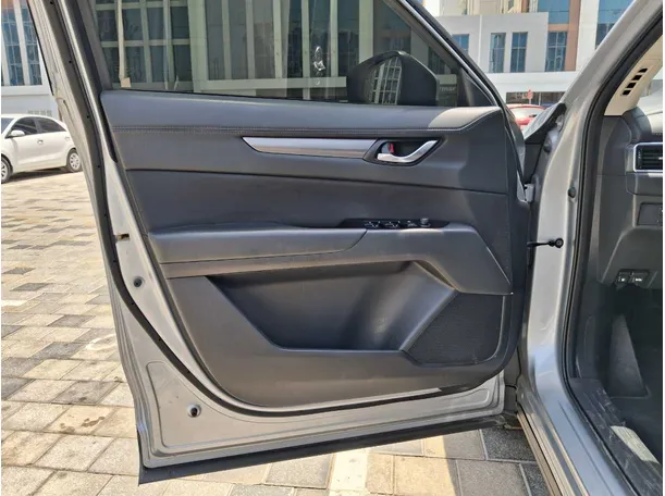 Car image 10