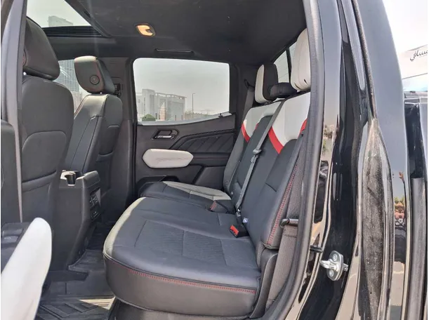 Car image 12