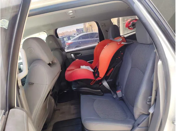 Car image 16