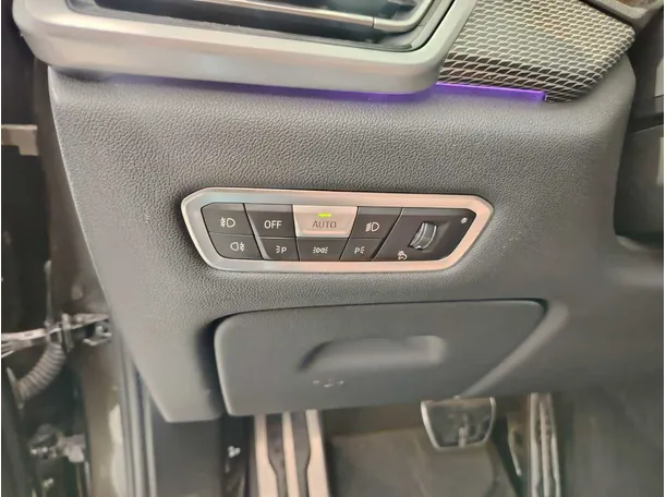 Car image 40