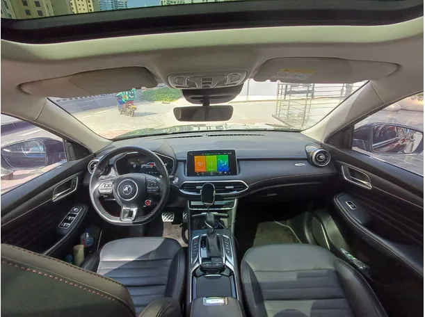 Car image 14