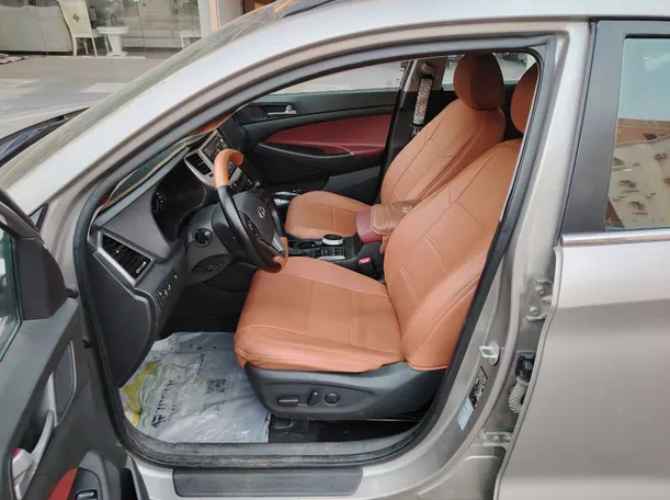 Car image 11