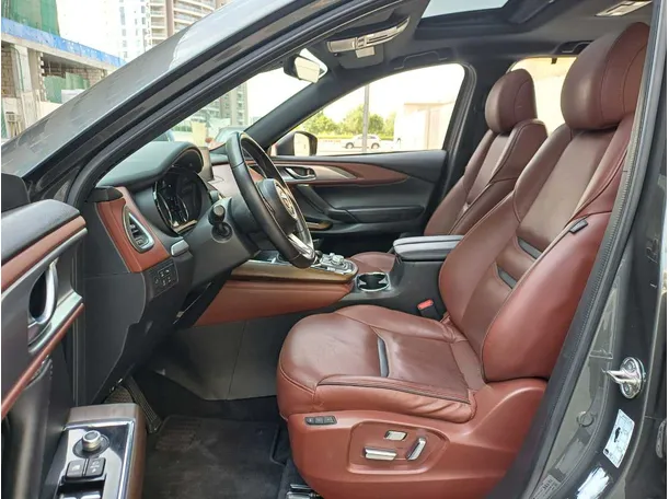 Car image 12