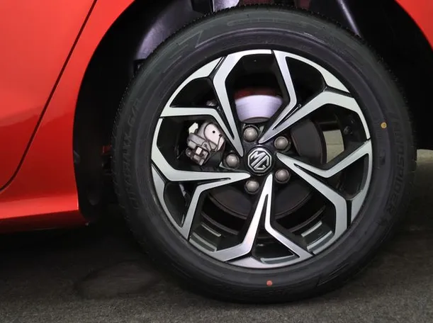 Car image 7