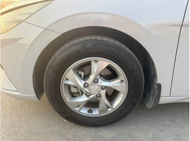 Car image 9