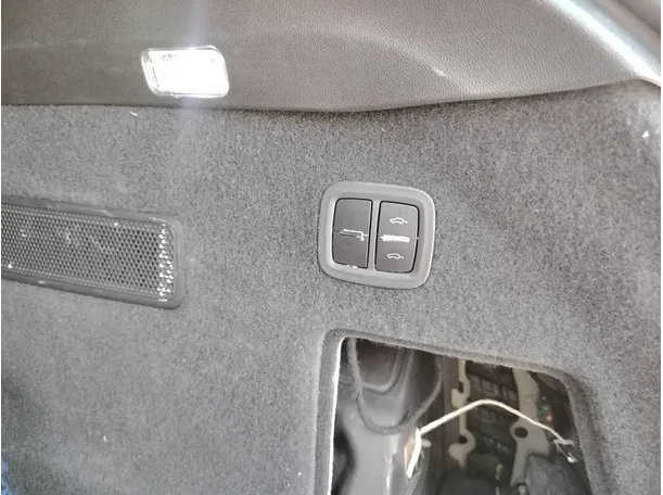 Car image 44