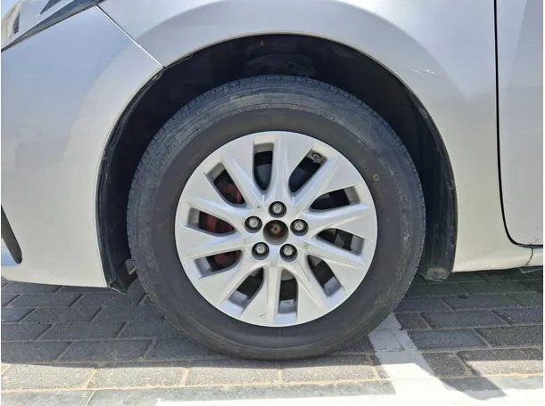 Car image 9