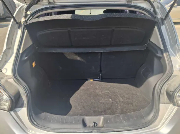 Car image 19