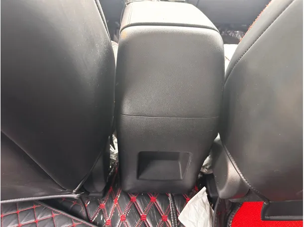 Car image 24