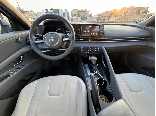 Car image 15