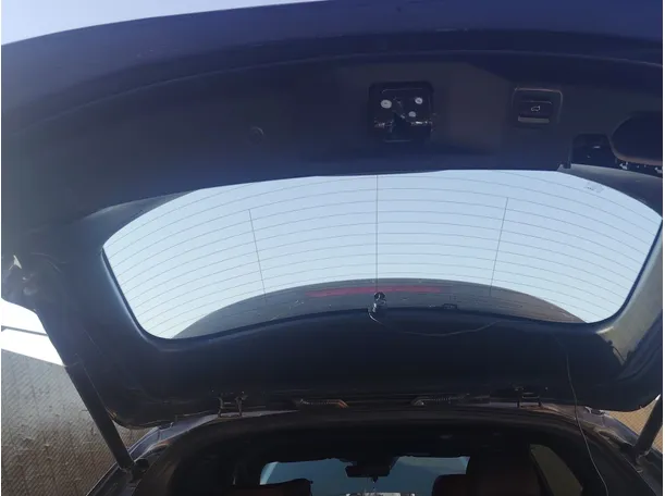 Car image 26