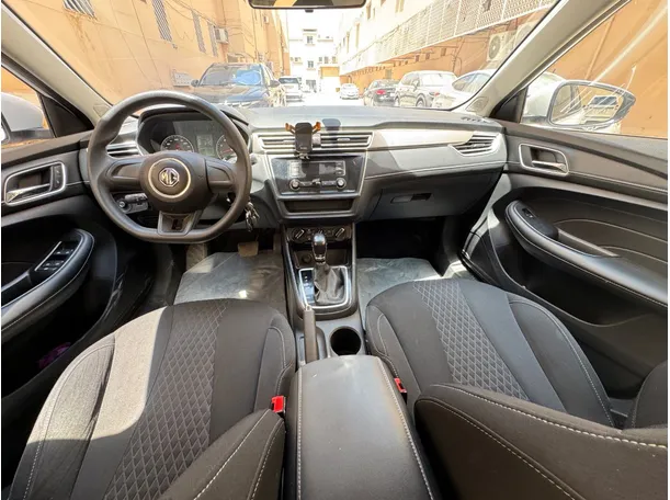 Car image 16