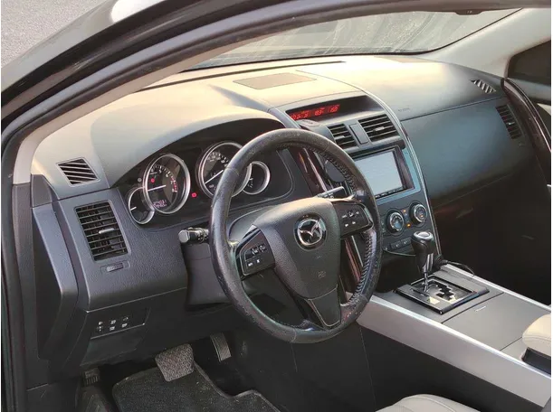 Car image 11